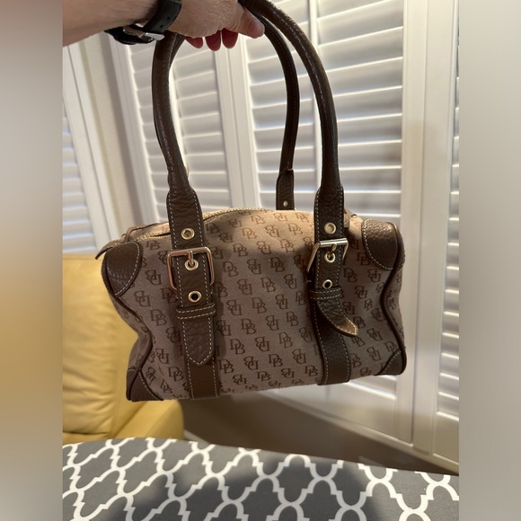 DOONEY & BOURKE Doctors Satchel, Signature Fabric, Pebble Leather Accents 🤎 - Picture 4 of 17